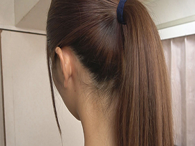 素人娘の全裸図鑑27　今時の女の子13名が恥らいながら脱衣していく様子をじっくり撮影した、変態紳士のためのヘアヌードコレクション　サンプル画像02